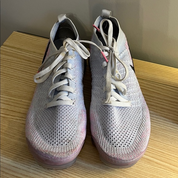 Nike VAPORMAX Women's White Knit Sneakers with Pink Accents and Black Swoosh - Picture 2 of 5